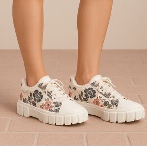 FARM Rio Romantic Garden Platform Sneakers Women’s Size 8.5